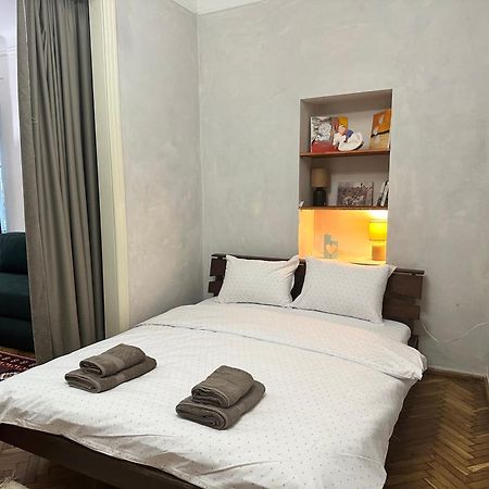 Art Apartment On Kylisha Str ลวีฟ ภายนอก รูปภาพ
