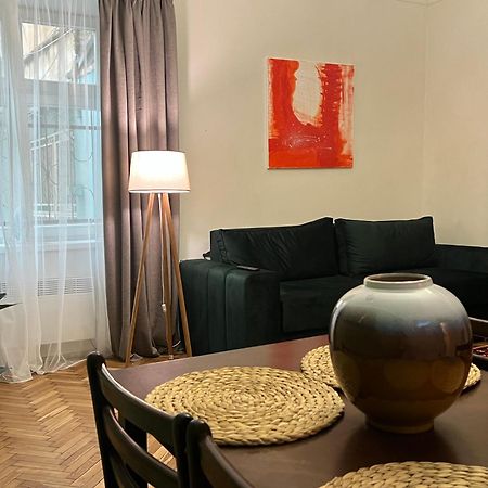 Art Apartment On Kylisha Str ลวีฟ ภายนอก รูปภาพ