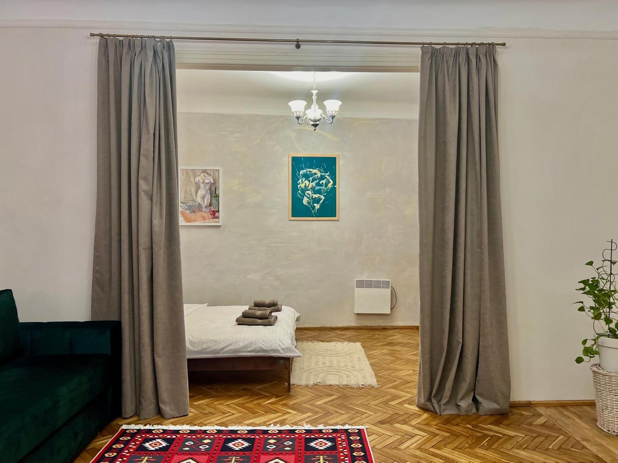 Art Apartment On Kylisha Str ลวีฟ ภายนอก รูปภาพ