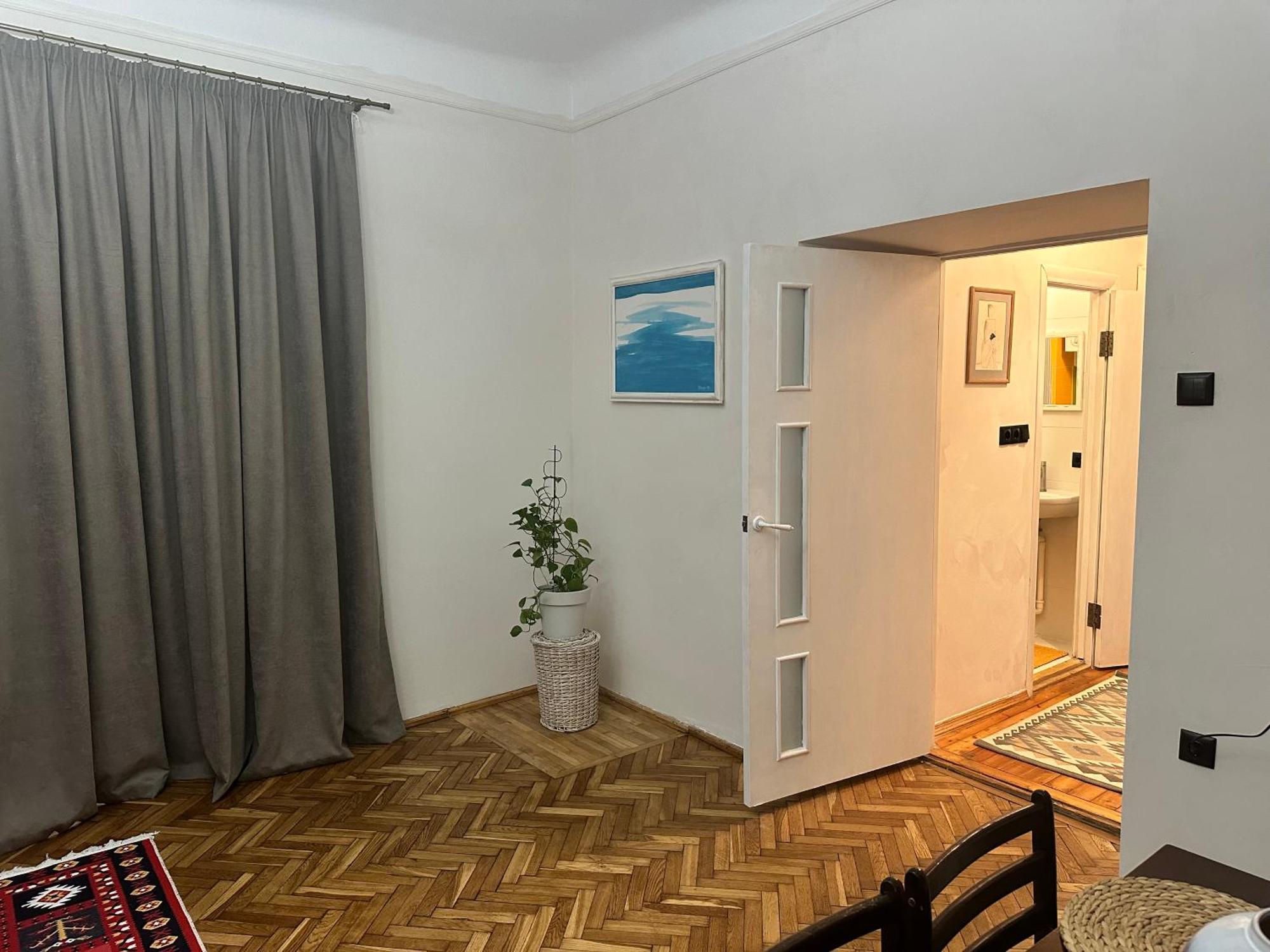 Art Apartment On Kylisha Str ลวีฟ ภายนอก รูปภาพ