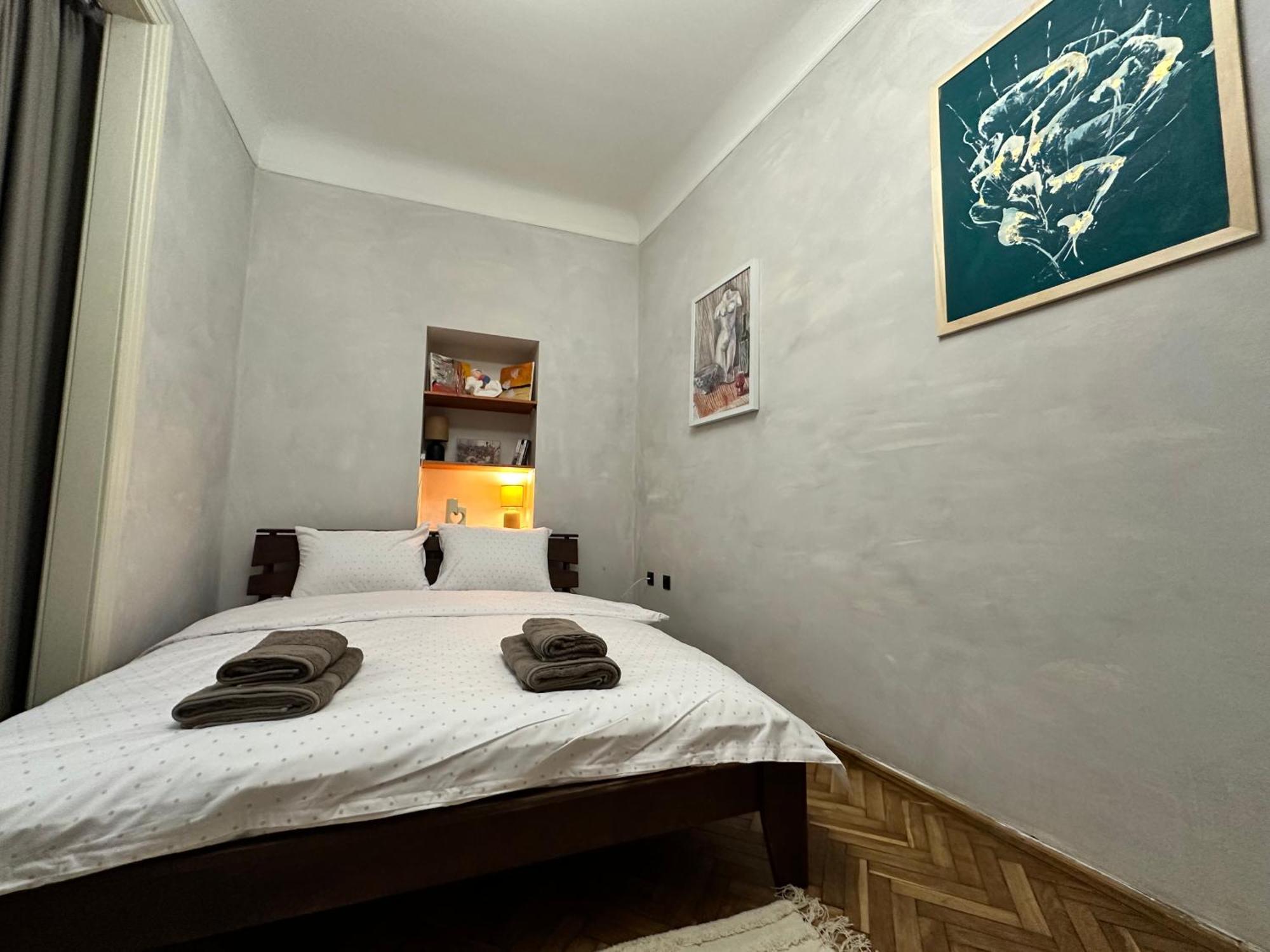 Art Apartment On Kylisha Str ลวีฟ ภายนอก รูปภาพ