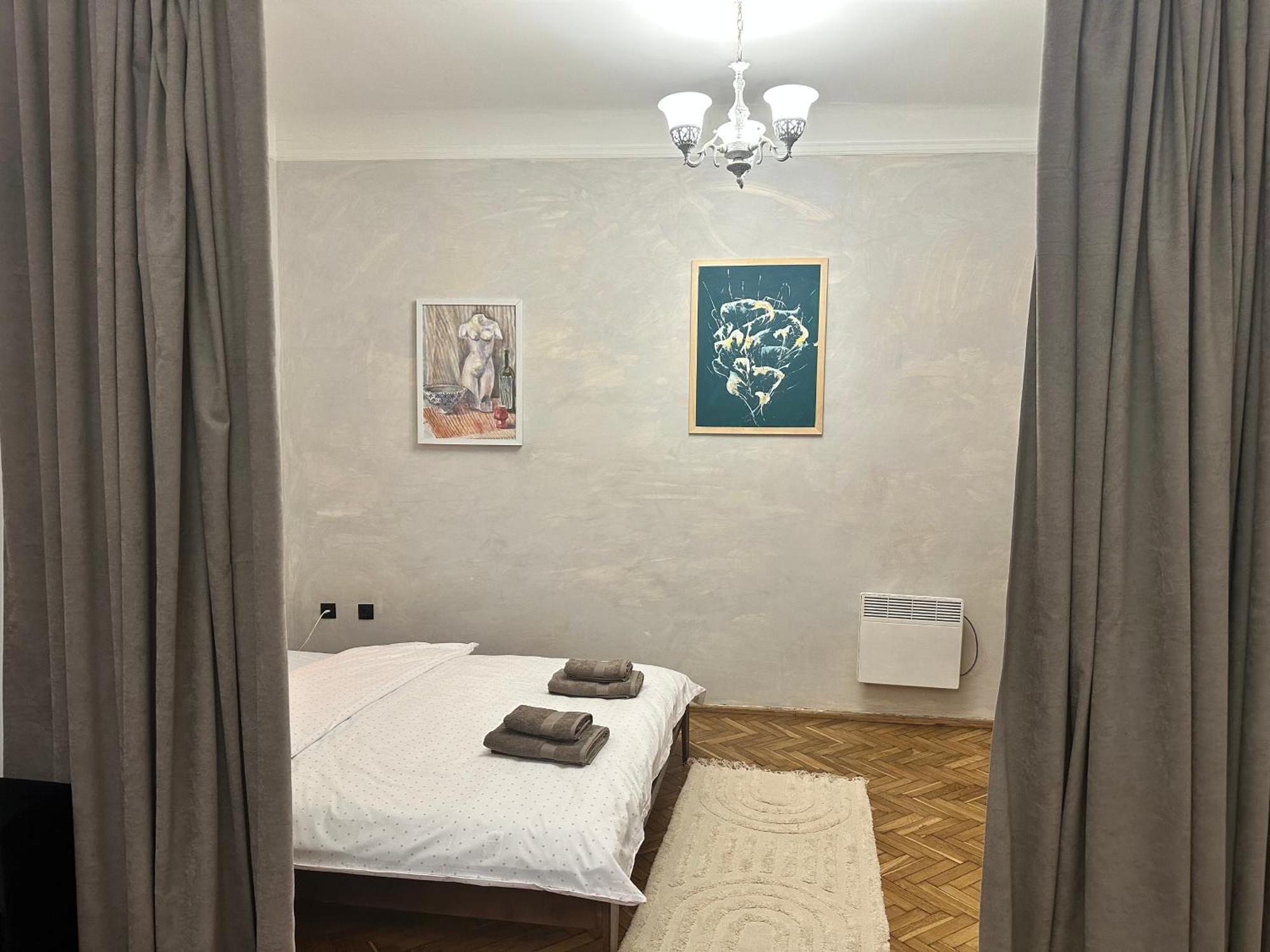 Art Apartment On Kylisha Str ลวีฟ ภายนอก รูปภาพ