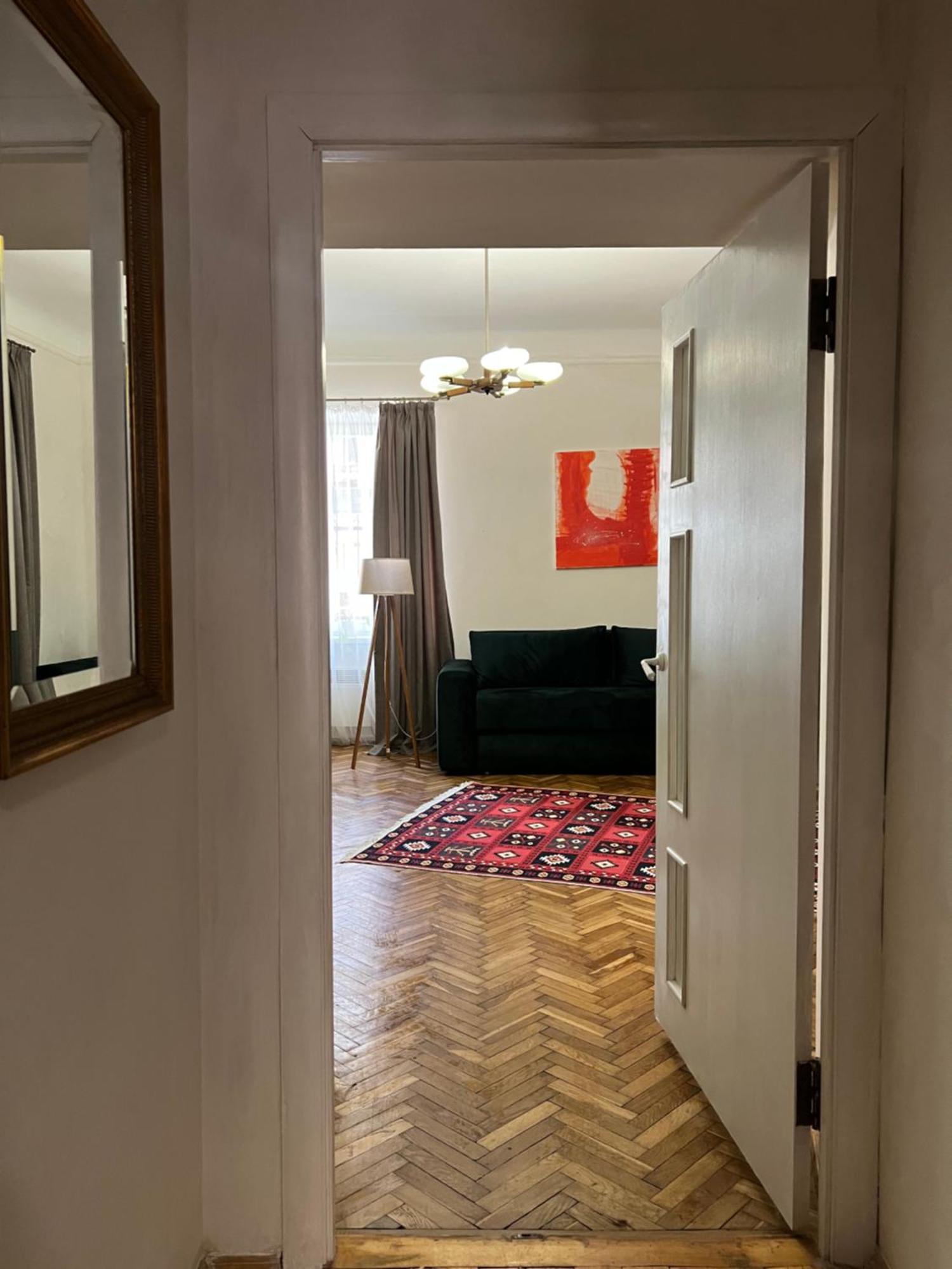 Art Apartment On Kylisha Str ลวีฟ ภายนอก รูปภาพ